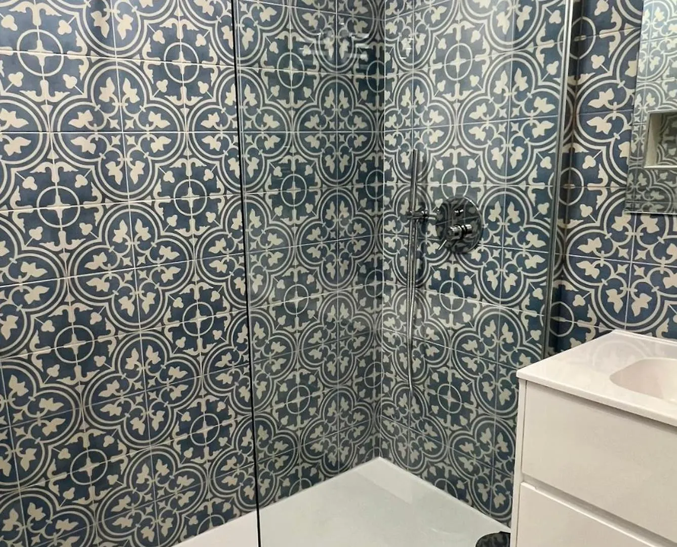 Risso - Charming One Bedroom With A Balcony 니스 0*,  프랑스