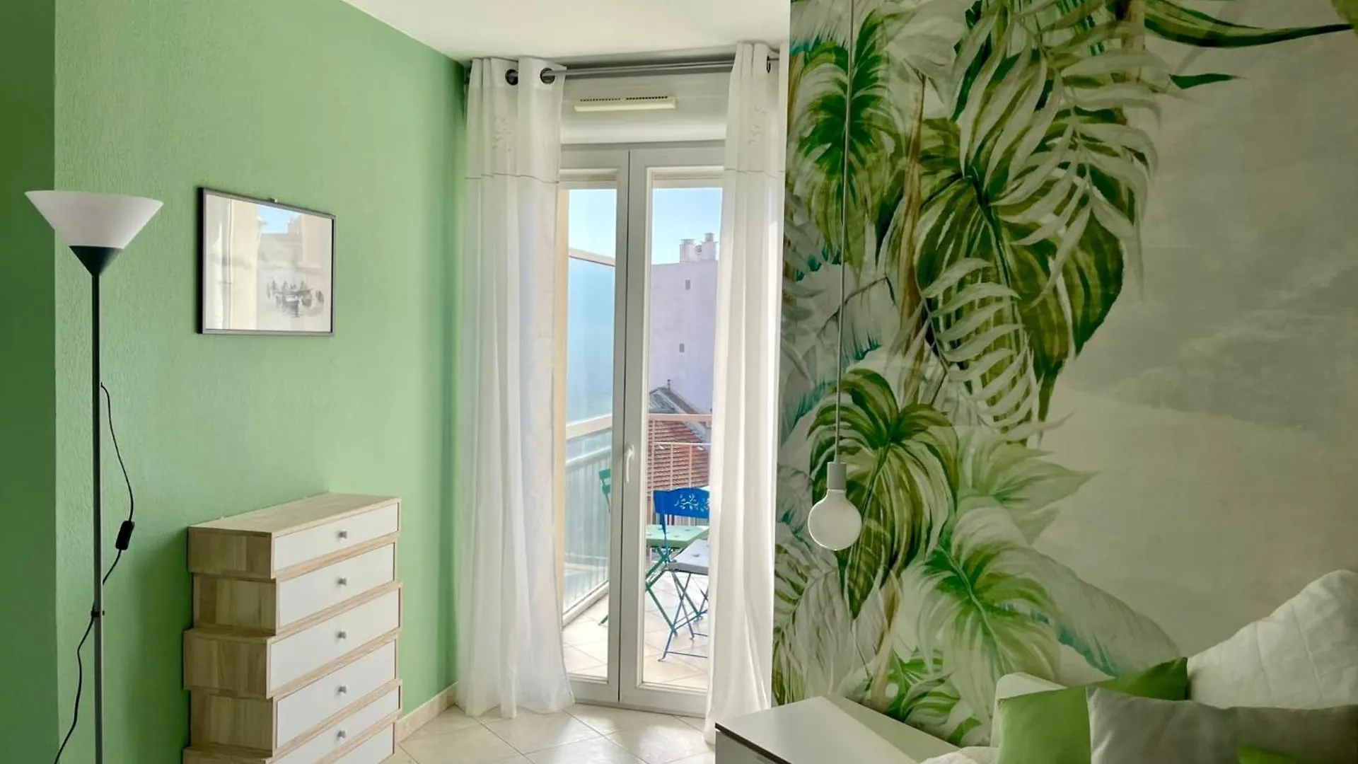 Risso - Charming One Bedroom With A Balcony 니스 프랑스