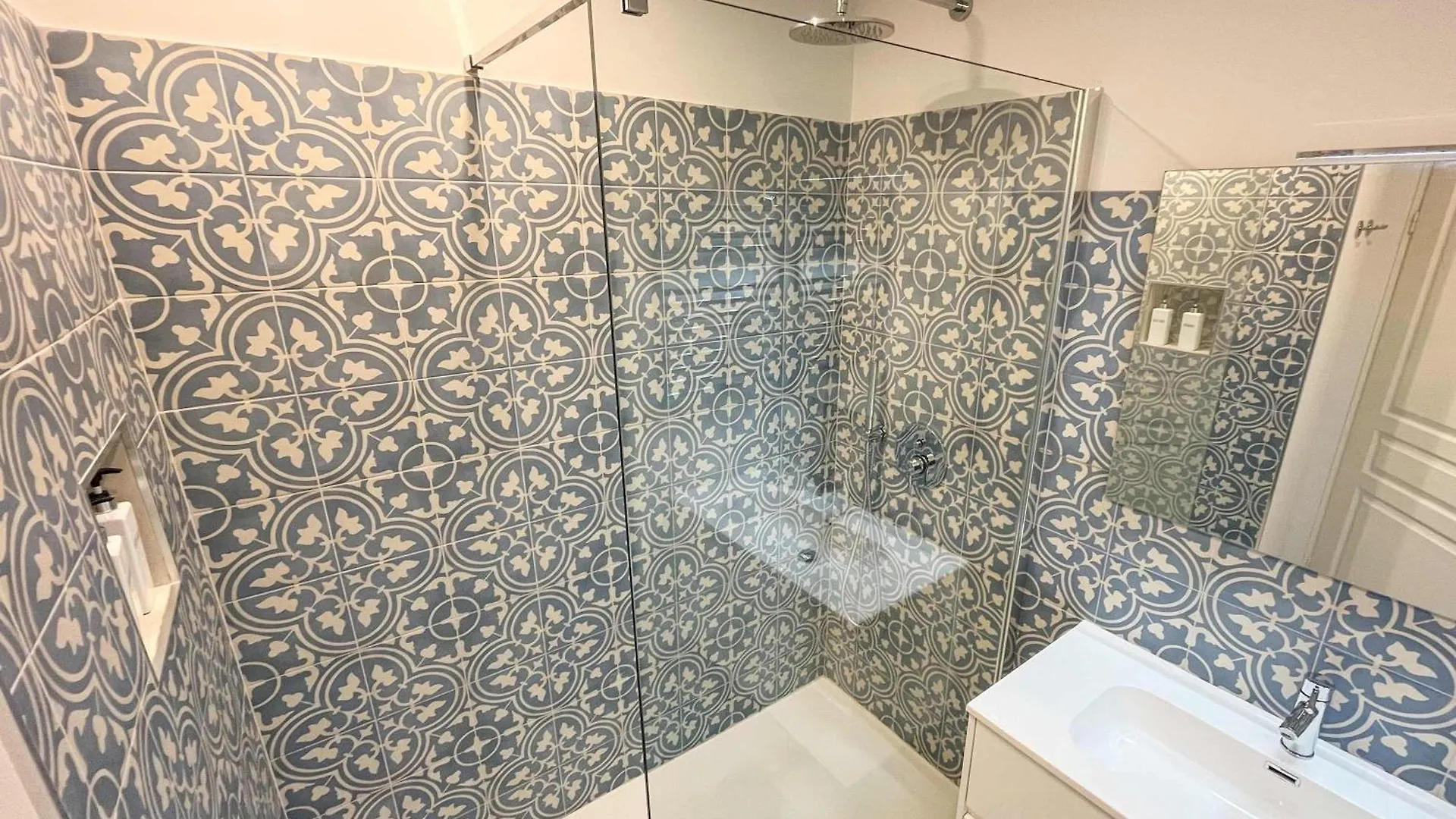 Risso - Charming One Bedroom With A Balcony 니스 아파트
