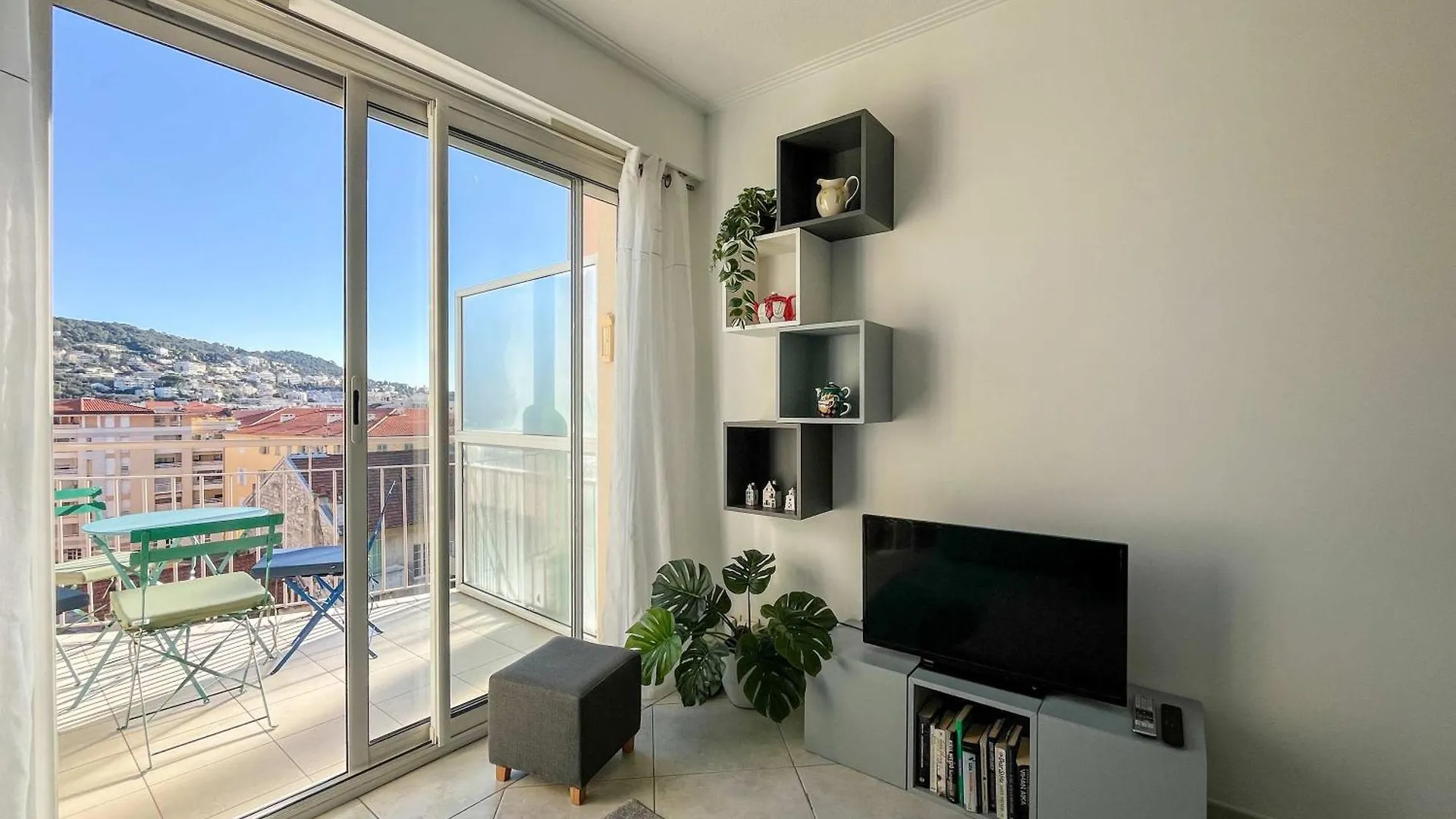 아파트 Risso - Charming One Bedroom With A Balcony 니스