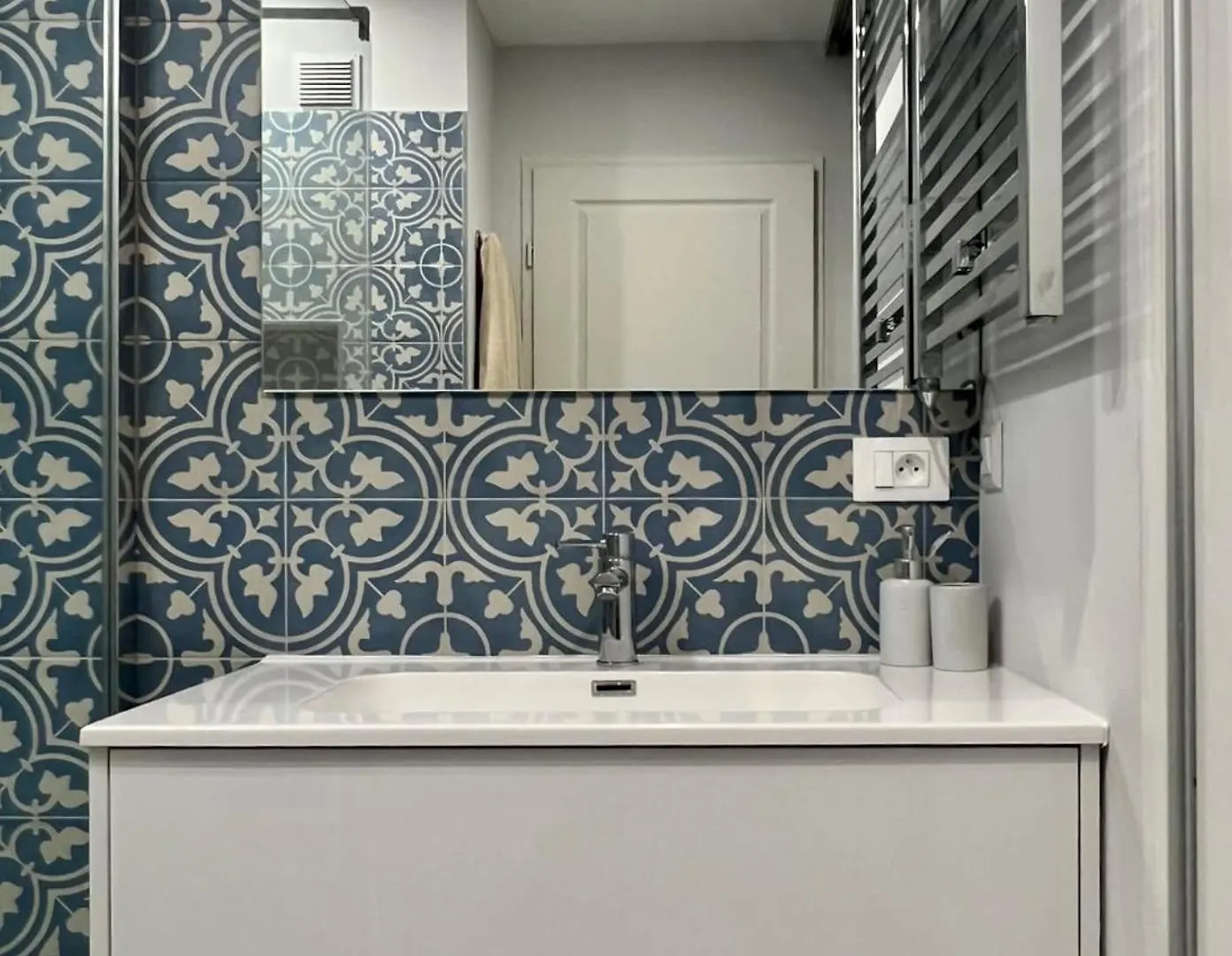 Risso - Charming One Bedroom With A Balcony ニース
